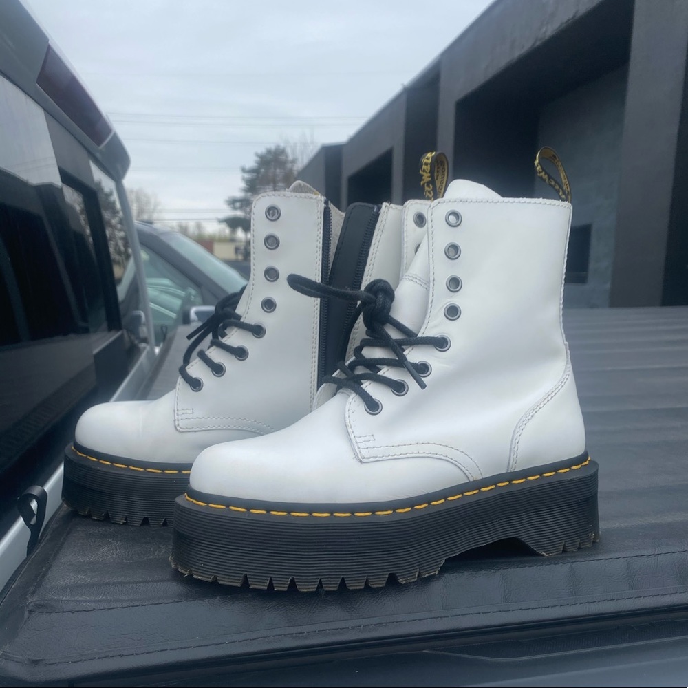 DR MARTEN JADON SMOOTH LEATHER PLATFORM BOOTS WHITE